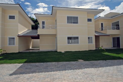 Moderna casa nova a venda em Buraquinho