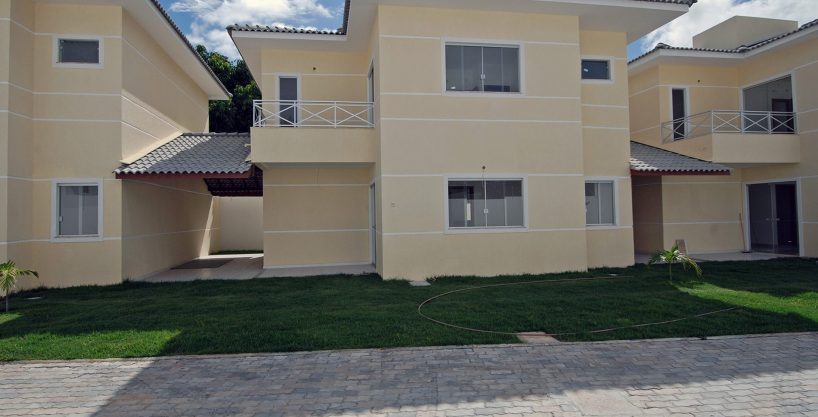 Moderna casa nova a venda em Buraquinho