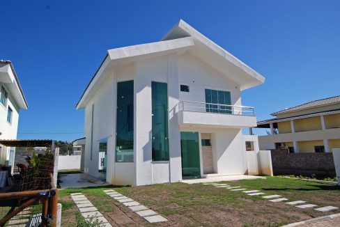 Espaçosa casa a venda em Jauá