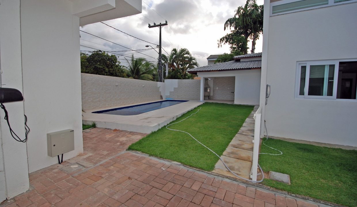 Casa à venda em Buraquinho à 600 mt da praia