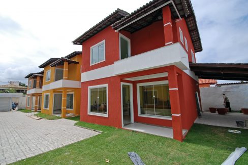 Condomínio com 6 casas duplex a venda em Ipitanga