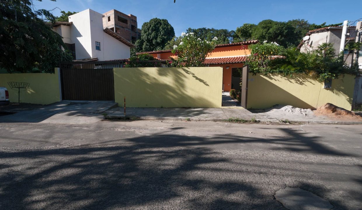 Casa reformada a venda em Itapuã Salvador