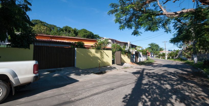 Casa reformada a venda em Itapuã Salvador