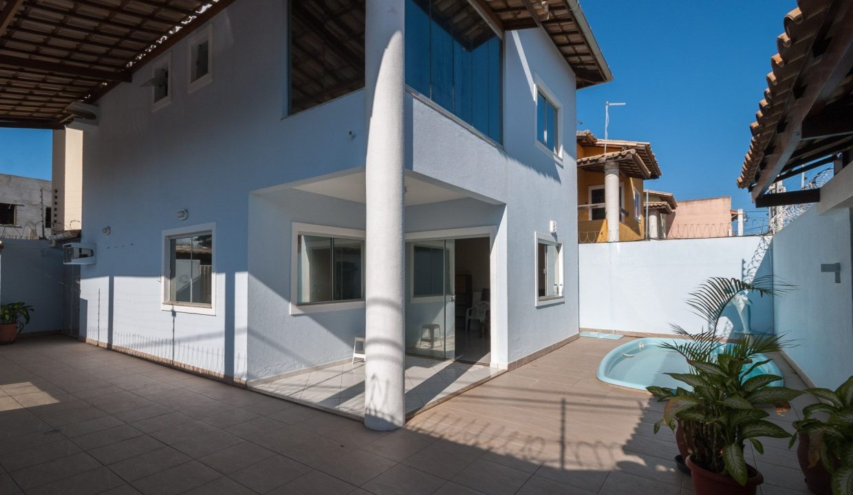 Casa com piscina a venda em Ipitanga