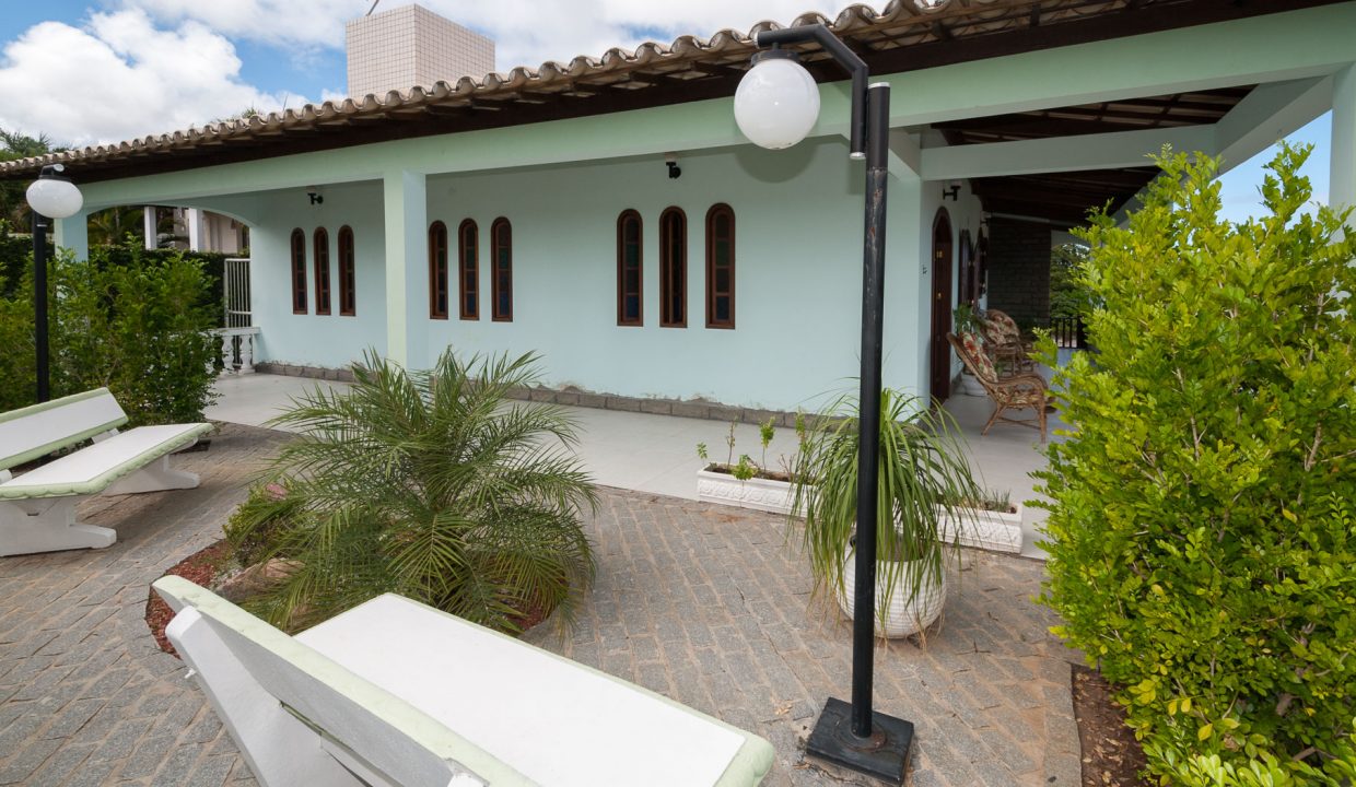 Casa térrea com piscina a venda em Lauro de Freitas (1)
