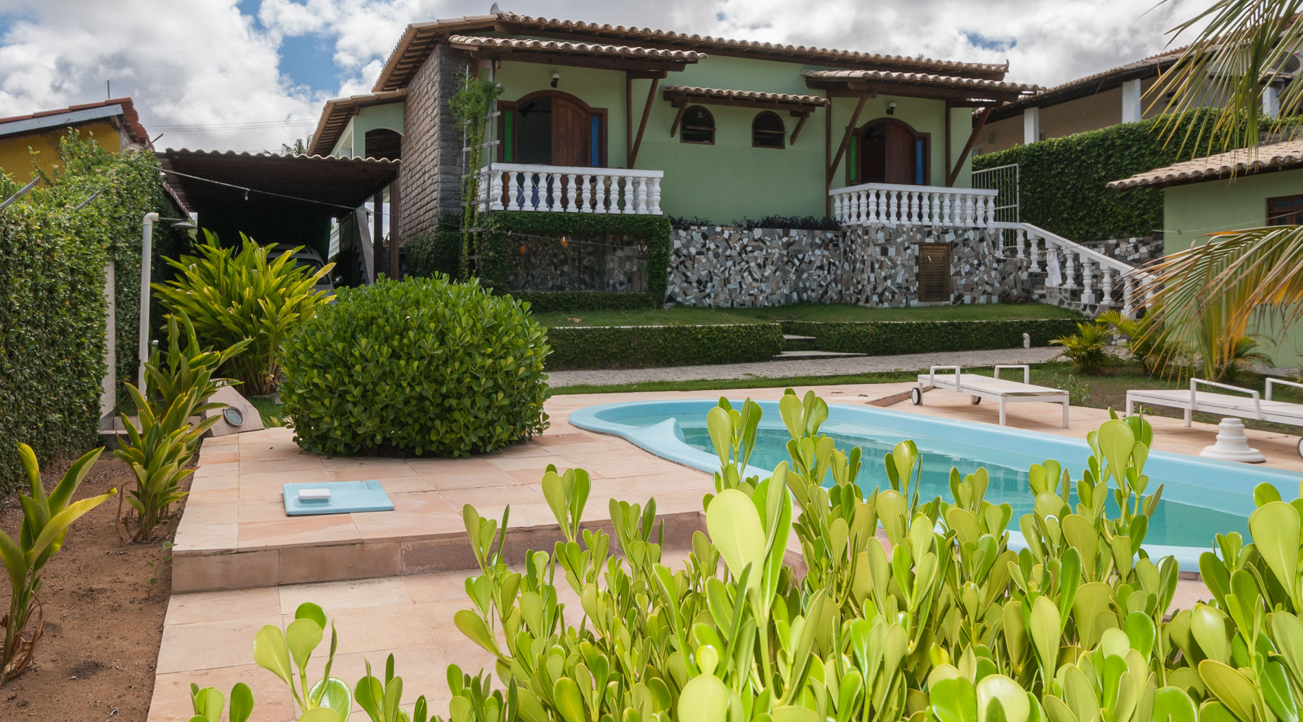 Home with pool for sale in Lauro de Freitas