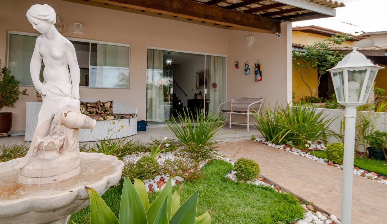 Casa com piscina perto da praia a venda em Itapuã (21)