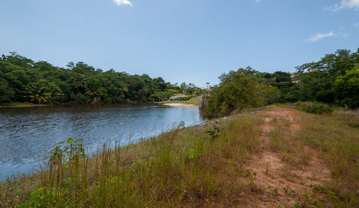 Terreno com vista para lagoa a venda no condomínio Encontro das Águas (1)