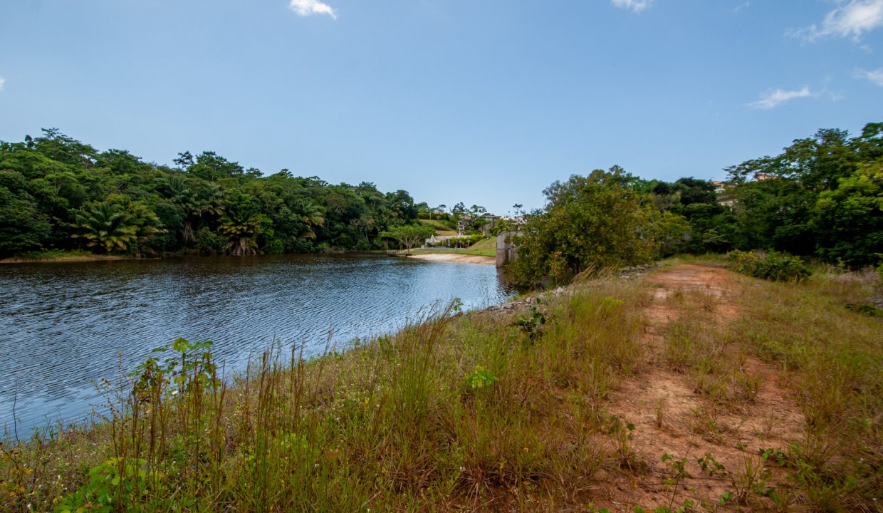Terreno com vista para lagoa a venda no condomínio Encontro das Águas (4)