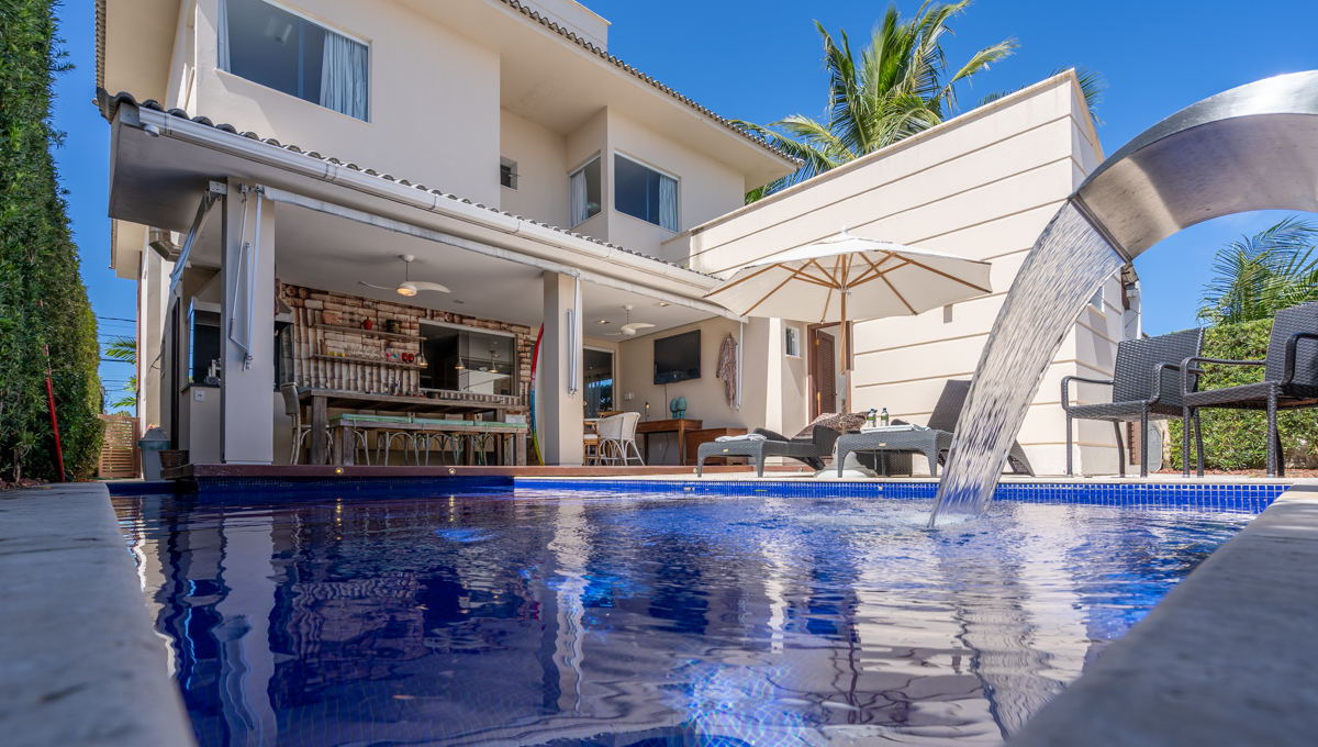 Casa de lujo con piscina en venta en Vilas do Atlântico