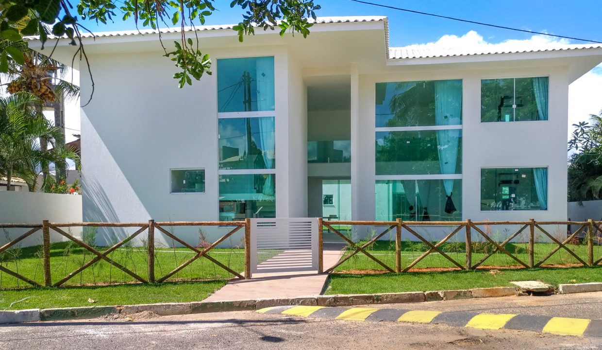 Casa localizada à 80 m da praia a venda em Guarajuba-3