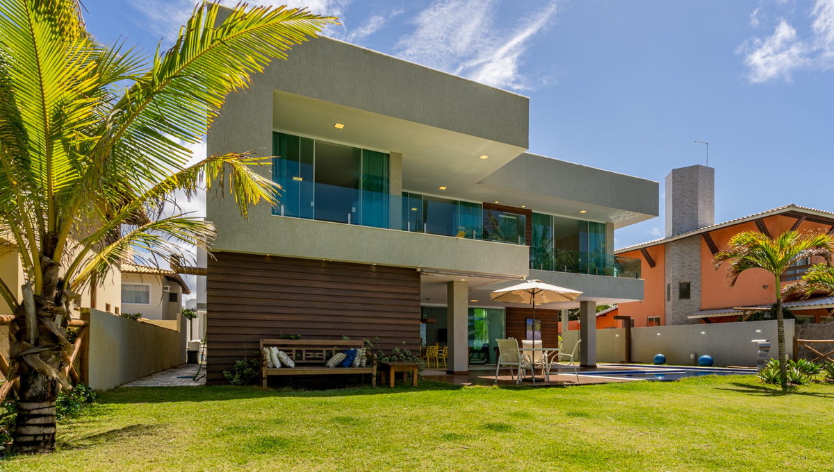 Casa moderna de frente à praia a venda em Guarajuba (1)