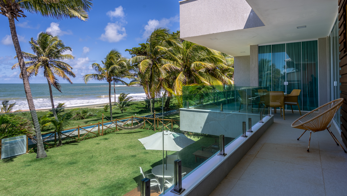 Casa moderna de frente à praia a venda em Guarajuba (43)