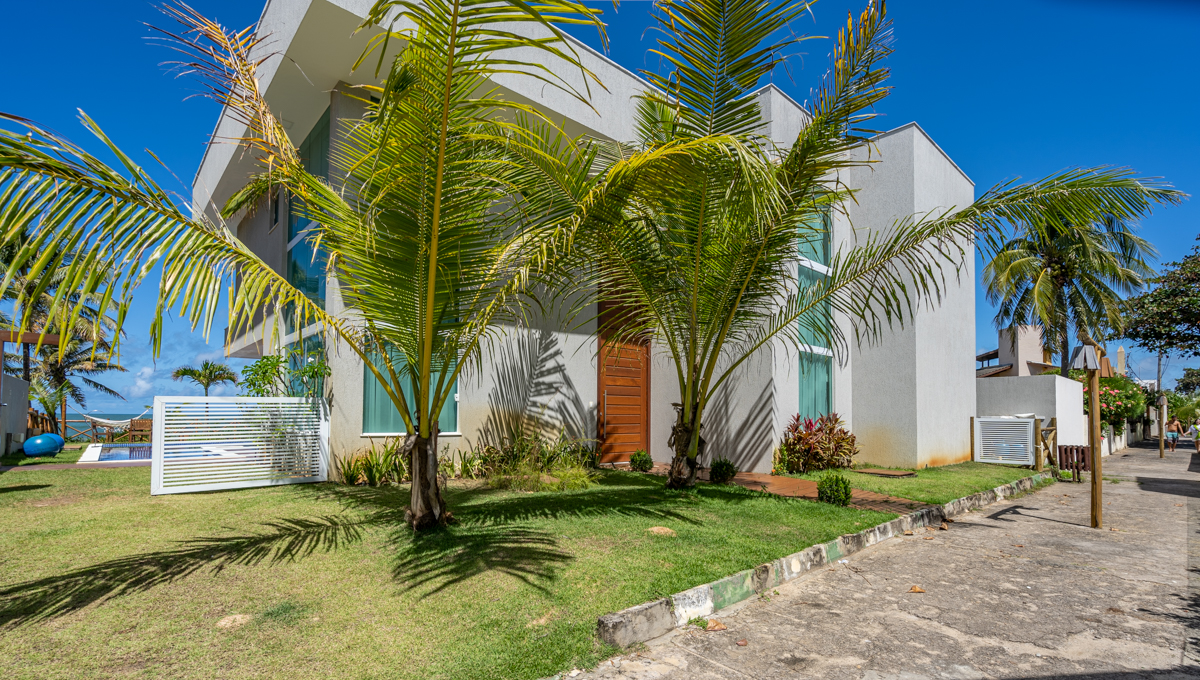 Casa moderna de frente à praia a venda em Guarajuba (45)