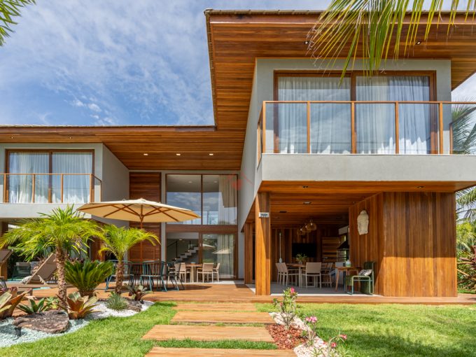 Casa moderna 100 m da praia a venda Guarajuba