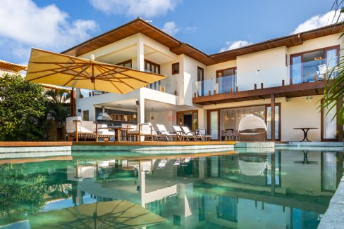 Nova casa de luxo para aluguel na Praia do Forte