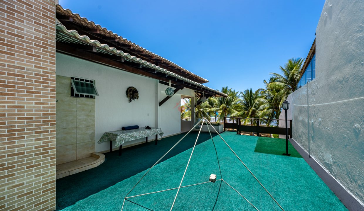 Casa frente mar com anexo e terreno de 2.500 m2 em Interlagos (23)