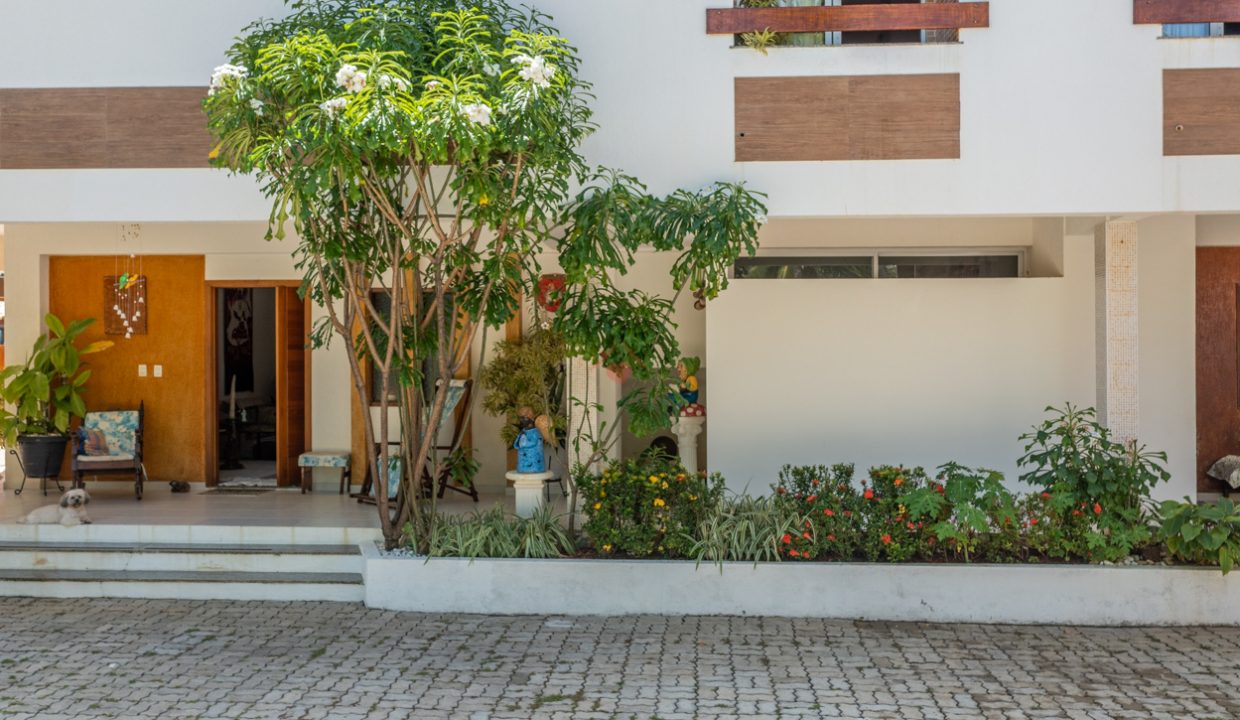 Casa frente mar com anexo e terreno de 2.500 m2 em Interlagos (29)