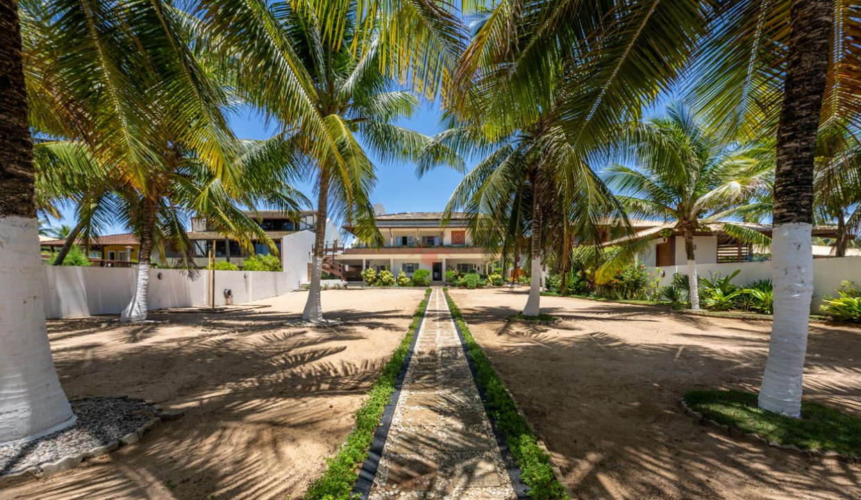 Casa frente mar com anexo e terreno de 2.500 m2 em Interlagos (3)
