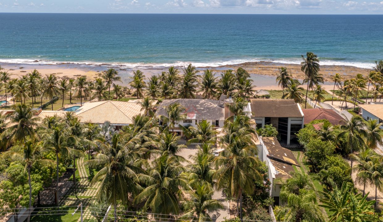 Casa frente mar com anexo e terreno de 2.500 m2 em Interlagos (30)