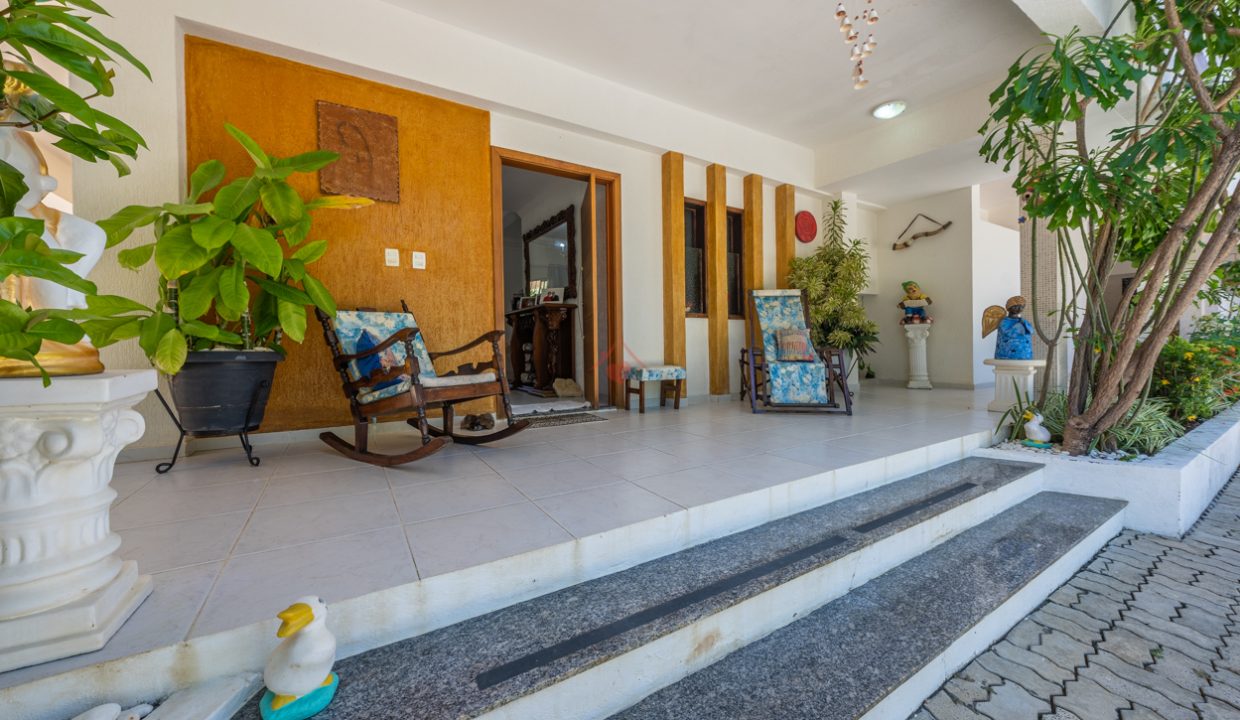 Casa frente mar com anexo e terreno de 2.500 m2 em Interlagos (8)