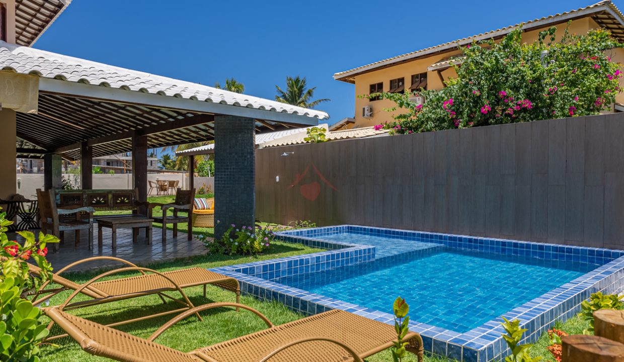 Casa com piscina a 50 m da praia de Guarajuba-2