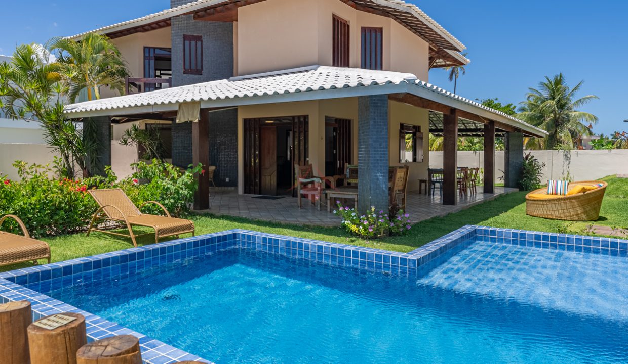Casa com piscina a 50 m da praia de Guarajuba-3