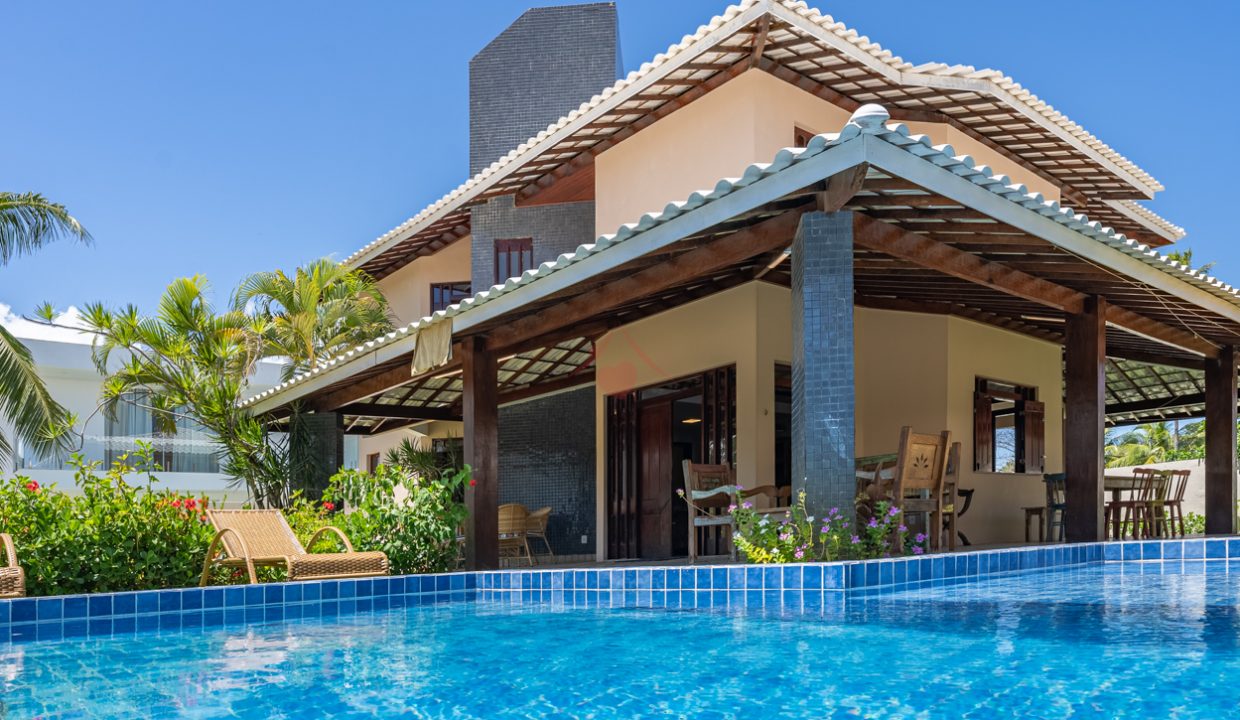Casa com piscina a 50 m da praia de Guarajuba-4