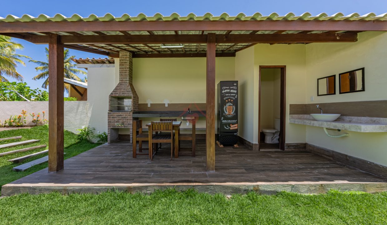 Casa com piscina a 50 m da praia de Guarajuba-9